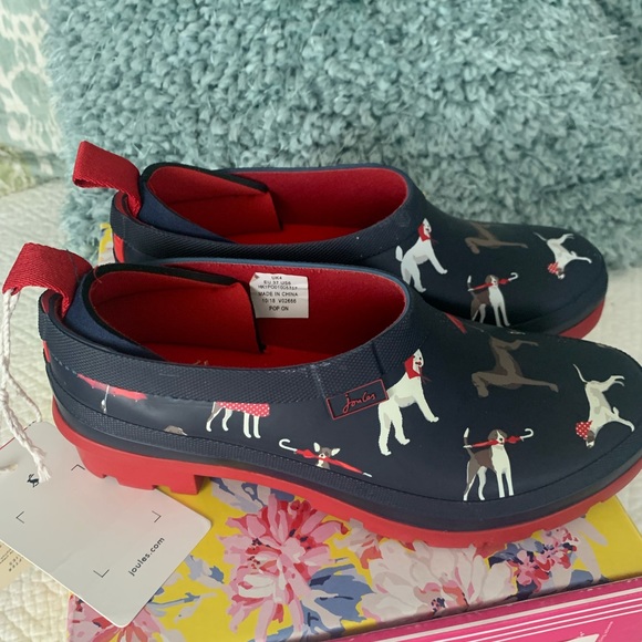 Women’s Rain Shoes - Picture 2 of 5